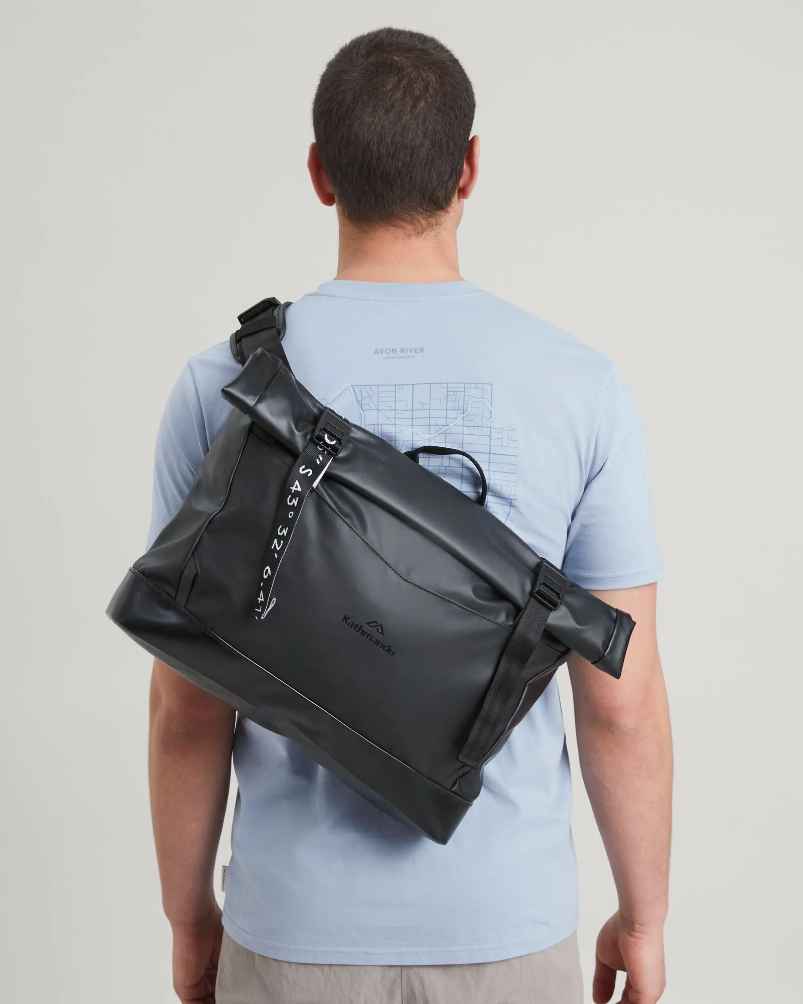 Amphi Roll Top Messenger Bag - 15L - Black Stingray