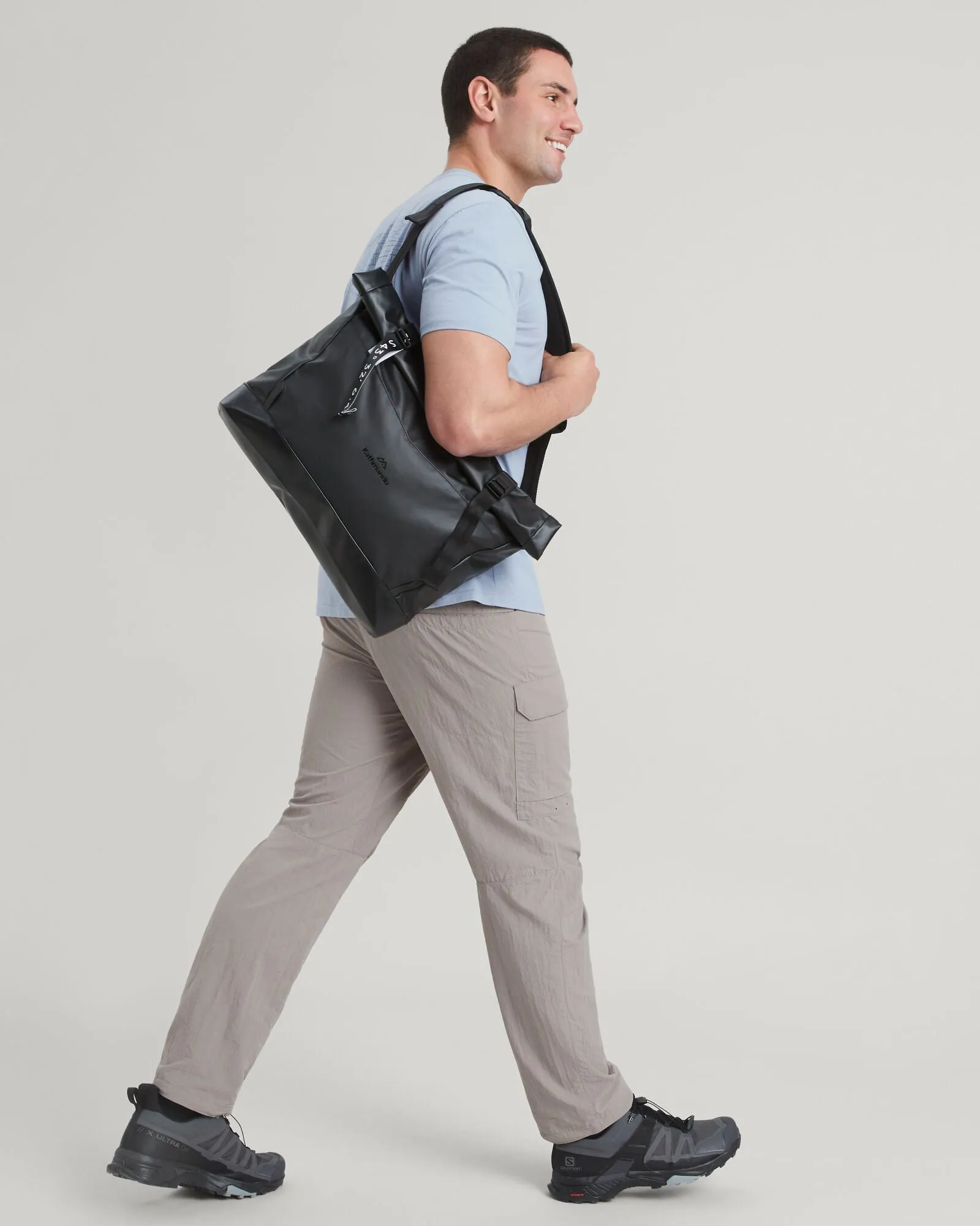 Amphi Roll Top Messenger Bag - 15L - Black Stingray