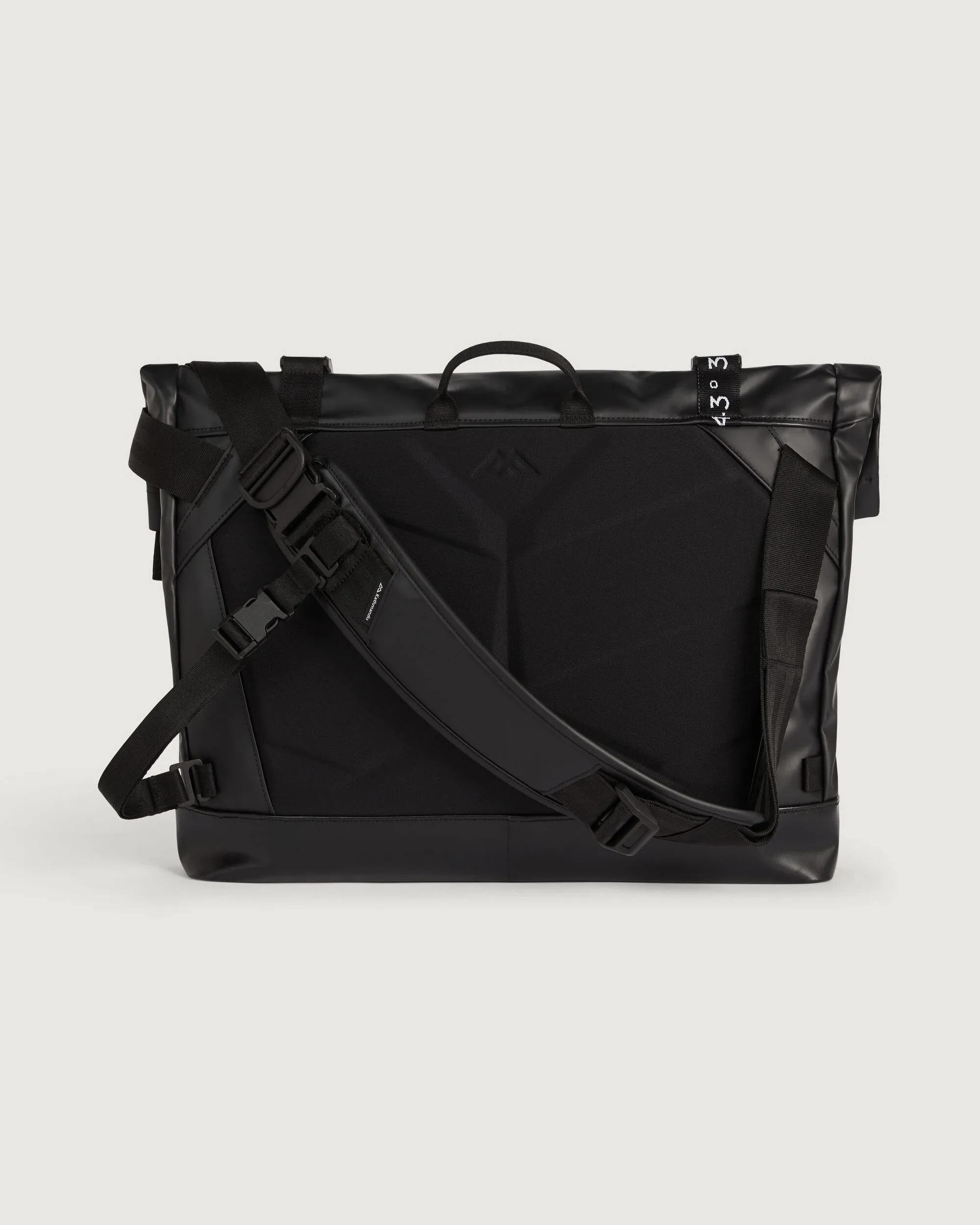 Amphi Roll Top Messenger Bag - 15L - Black Stingray