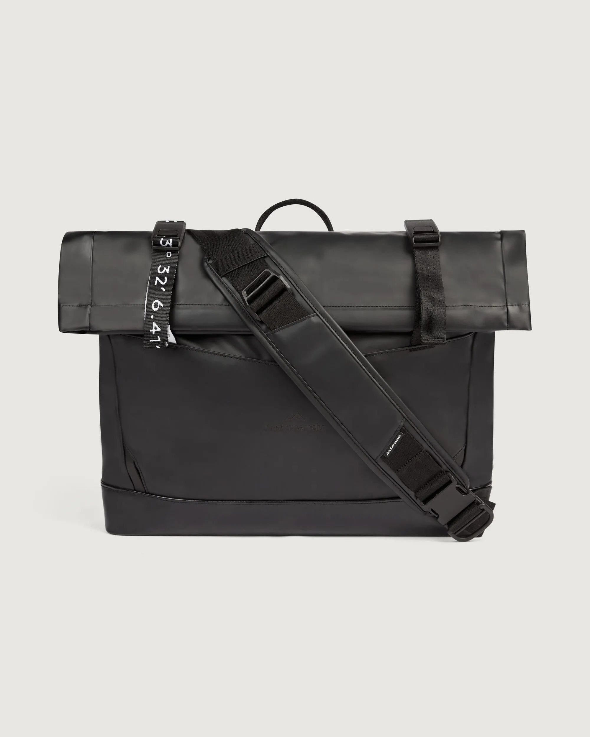 Amphi Roll Top Messenger Bag - 15L - Black Stingray