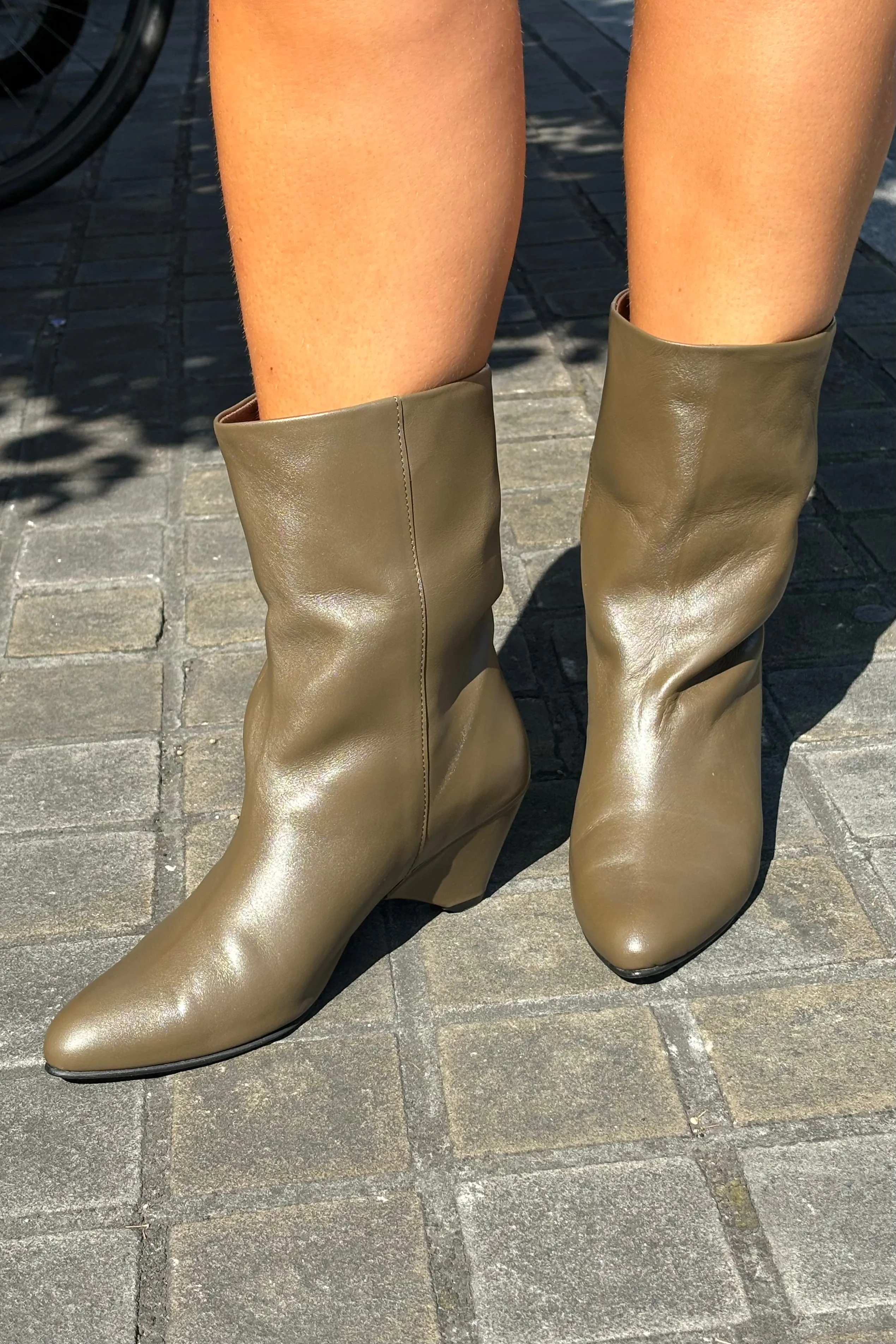 Anonymous Copenhaen Vully 50 Triangle Moss Boots