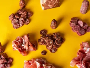 ARTISAN MEAT & CHEESE BOARD