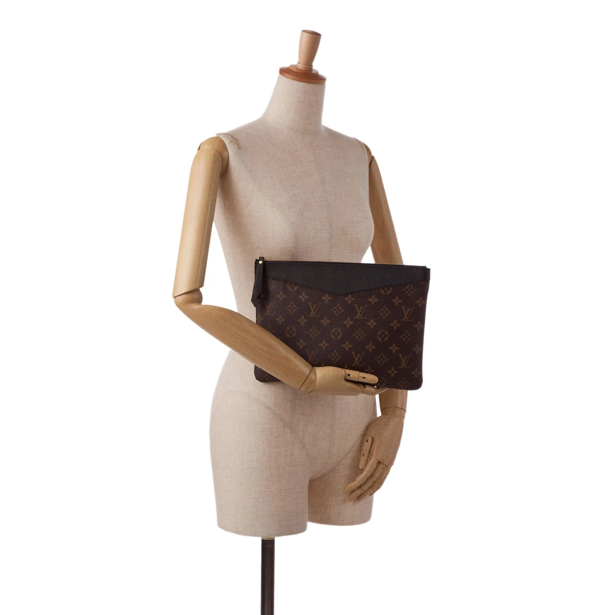 Louis Vuitton Monogram Daily Pouch (SHG-gztsSQ)