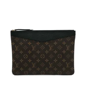 Louis Vuitton Monogram Daily Pouch (SHG-gztsSQ)